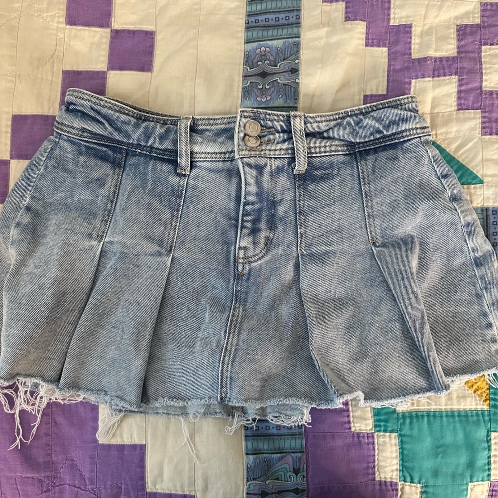 Light Blue Denim Pleated Mini Skirt Skort Frayed GB Size Small Preppy Punk